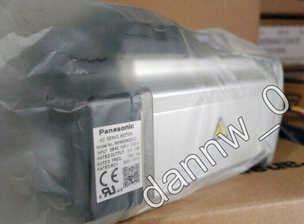 New In Box Panasonic MHMD042G1C Servo Motor - PANASONIC
