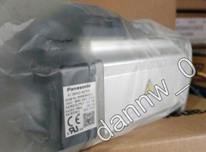 New In Box Panasonic MHMD042G1C Servo Motor - PANASONIC