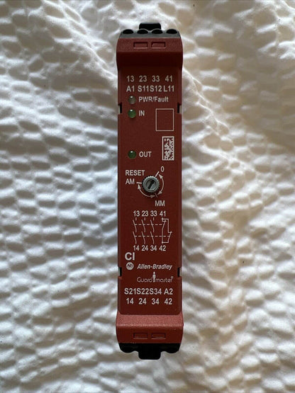 Allen-Bradley Guardmaster Safety Relay 440R-S13R2 NEW USA - ALLEN-BRADLEY