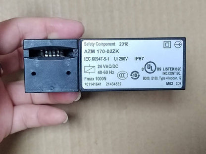 new SCHMERSAL safety switch lock AZM170-02ZK 24AC/DC