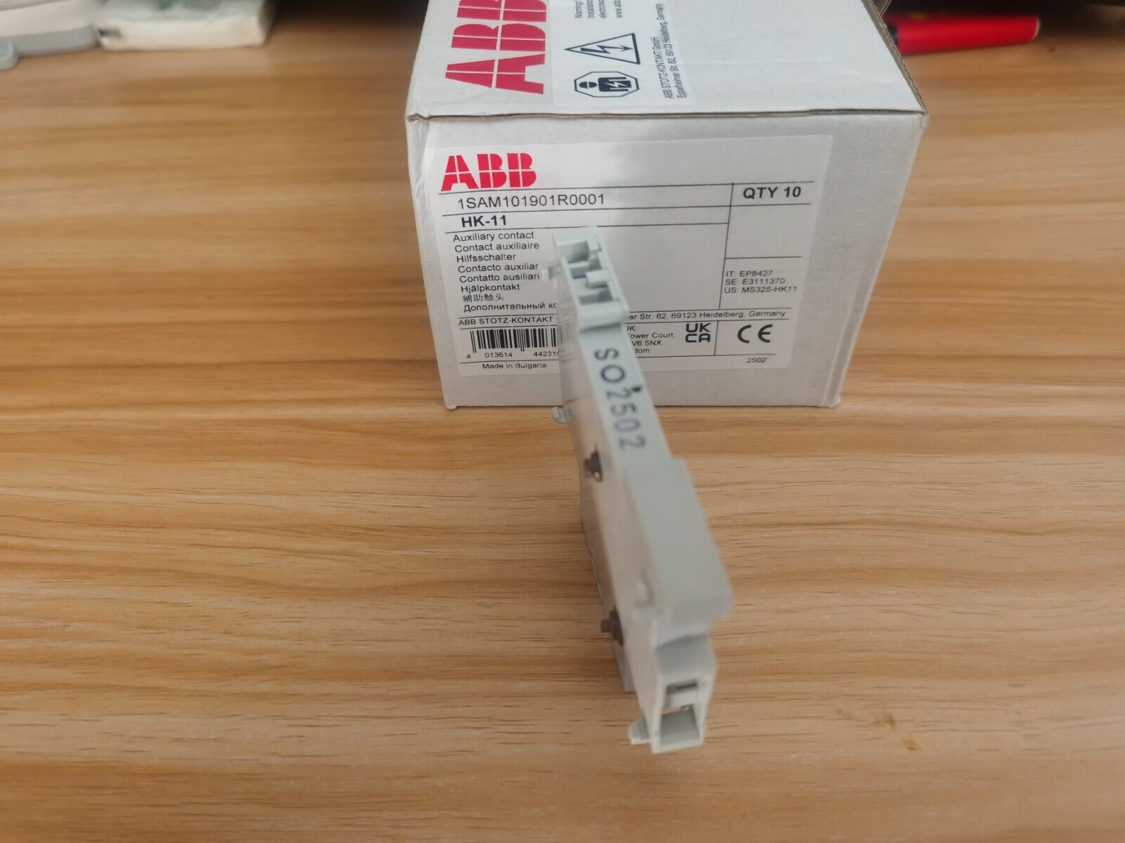 new 1PCS  ABB HK-11 1SAM101901R0001 AUXILIARY CONTACT 1NO+1NC