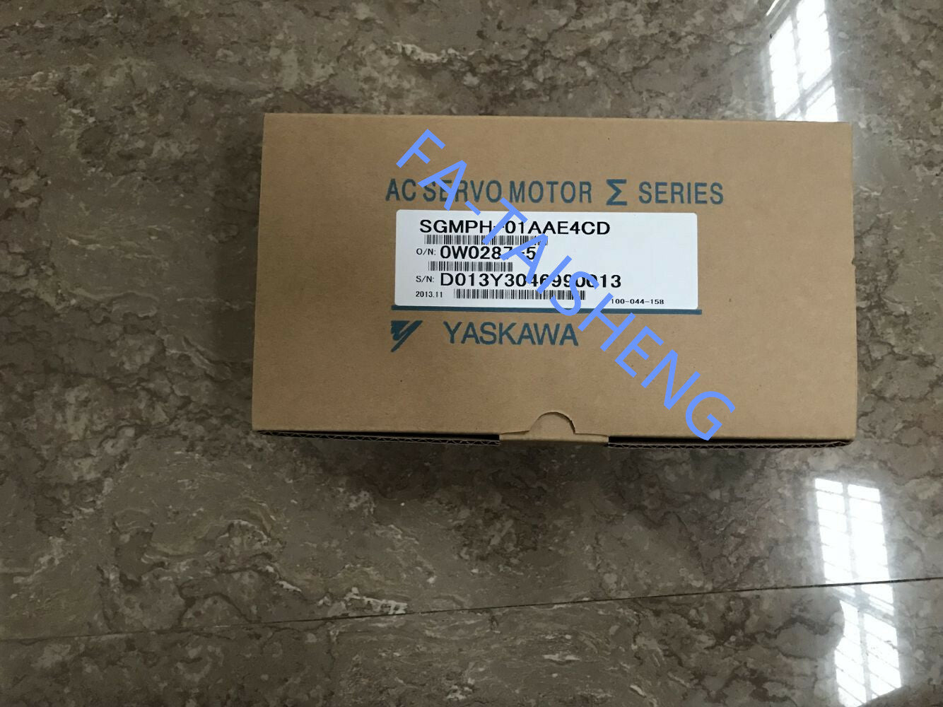 1PC YASKAWA SERVO MOTOR SGMPH-01AAE4CD