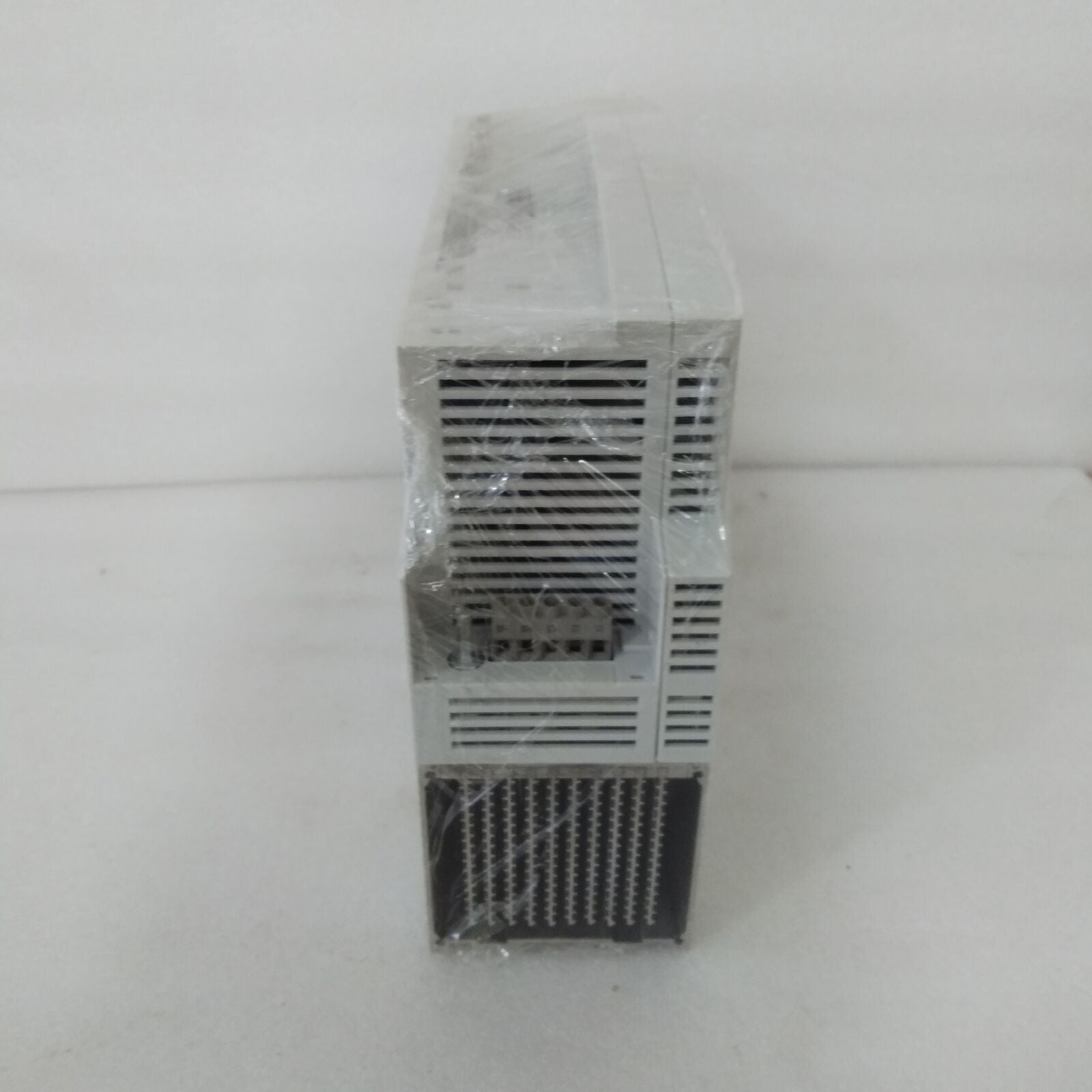 Used Lenze INVERTER EVS9324-EP within 24 hours refurbished - LENZE