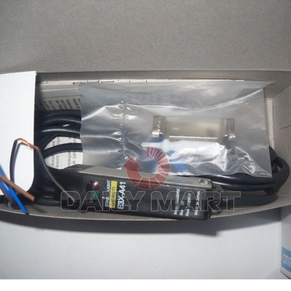 new Omron E3X-A41 E3XA41 Photoelectric Switch in Box NIB - OMRON