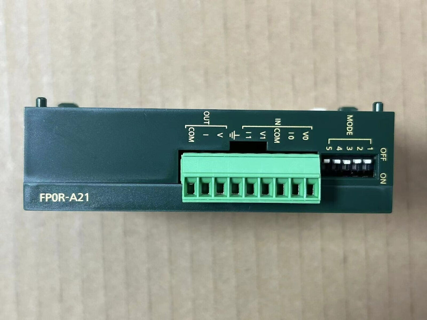 1PC AFP0RA21 FP0R-A21 analog module