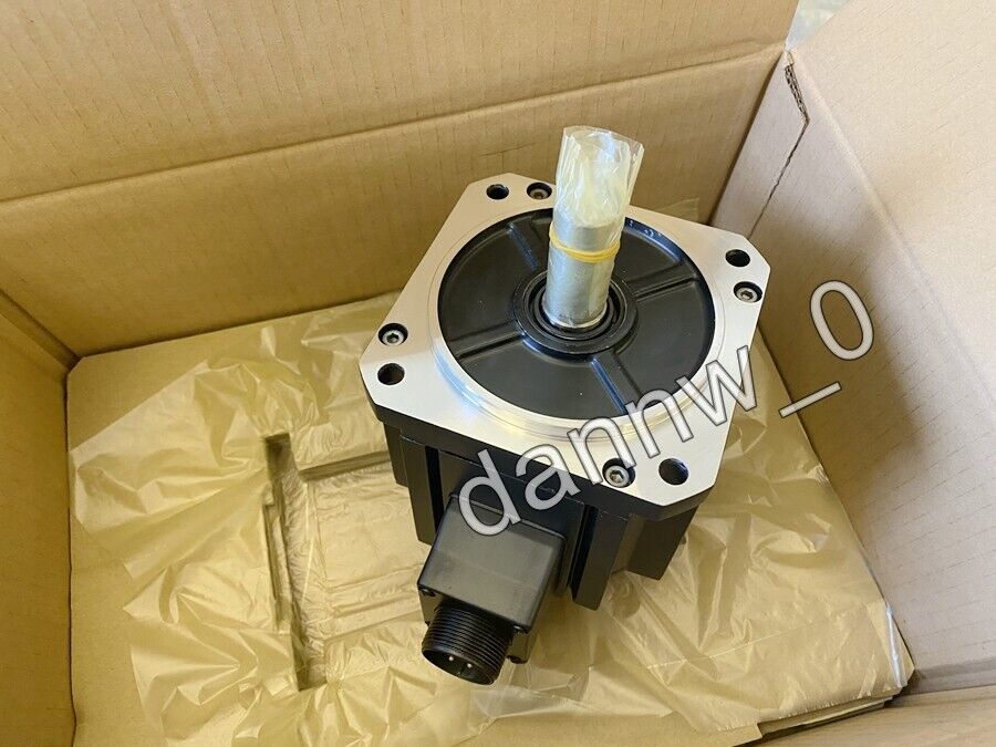 new in box Panasonic MDME152GCGM AC Servo Motor - PANASONIC