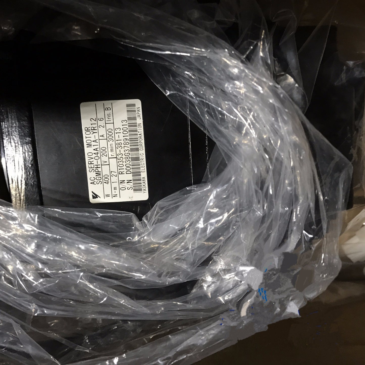 1PC YASKAWA AC SERVO MOTOR SGMPH-04A1A-YR12