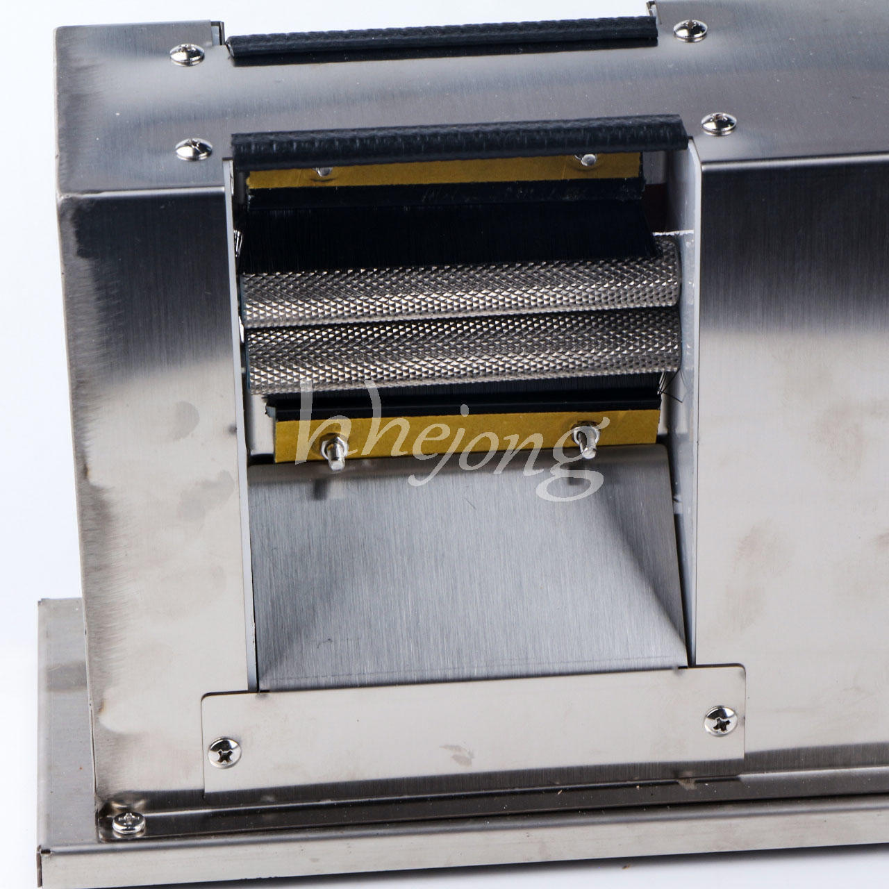 Semi-automatic Bean Sheller Machine – Pea Peel - PROLINE MACHINERY