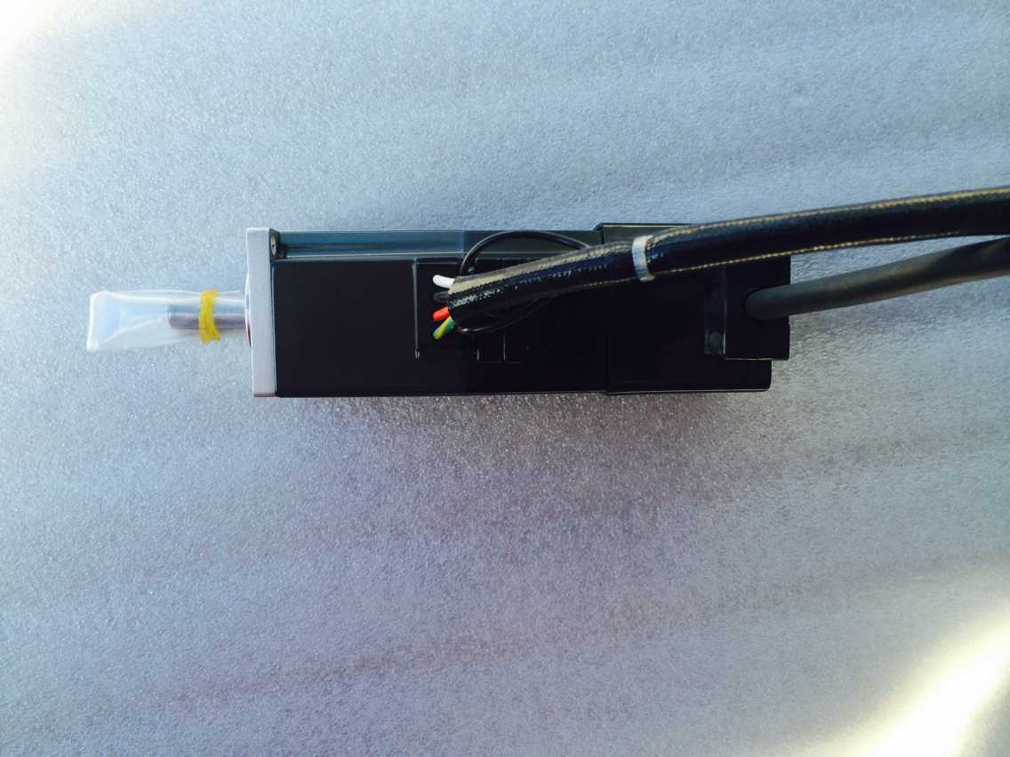 Mitsubishi HC-MFS13B Industrial Servo Motor in Good Condition - MITSUBISHI