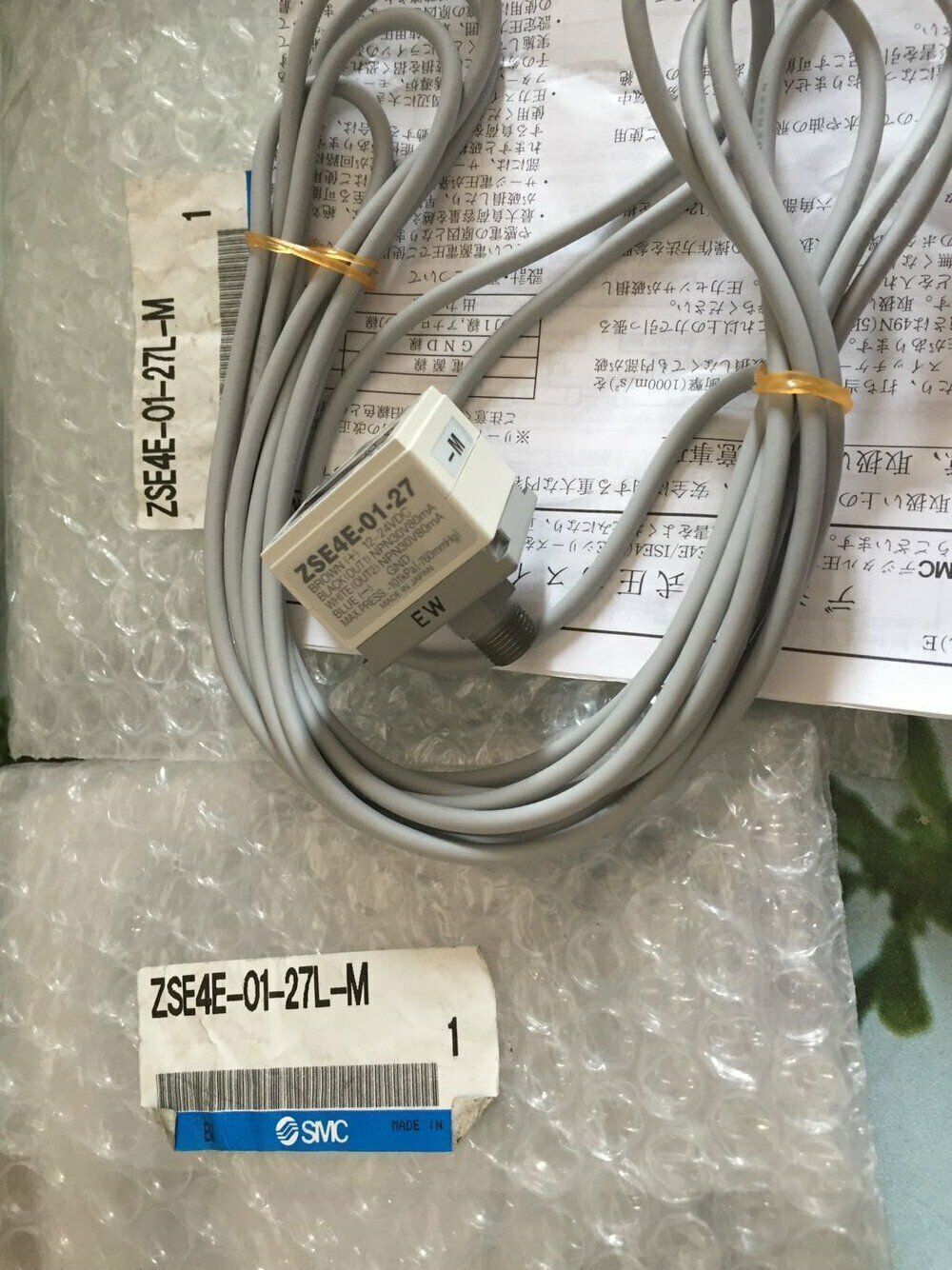 1PC SMC Pressure Sensor ZSE4E-01-27L-M - SMC