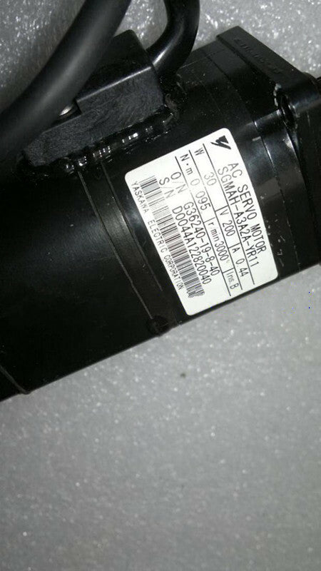 1PC YASKAWA AC SERVO MOTOR SGMAH-A3A2A-YR11