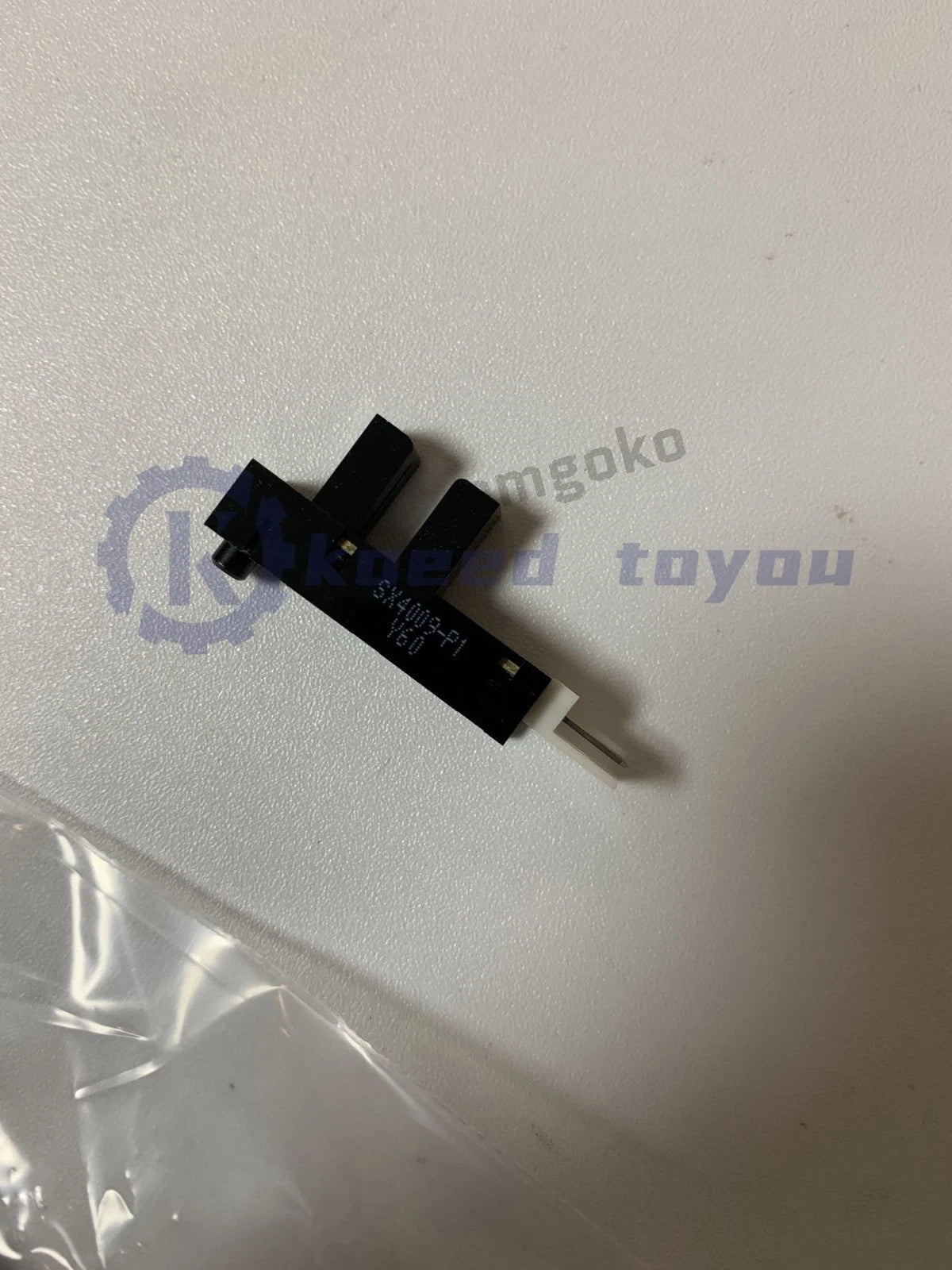 1PC OMRON EE-SX4009-P1