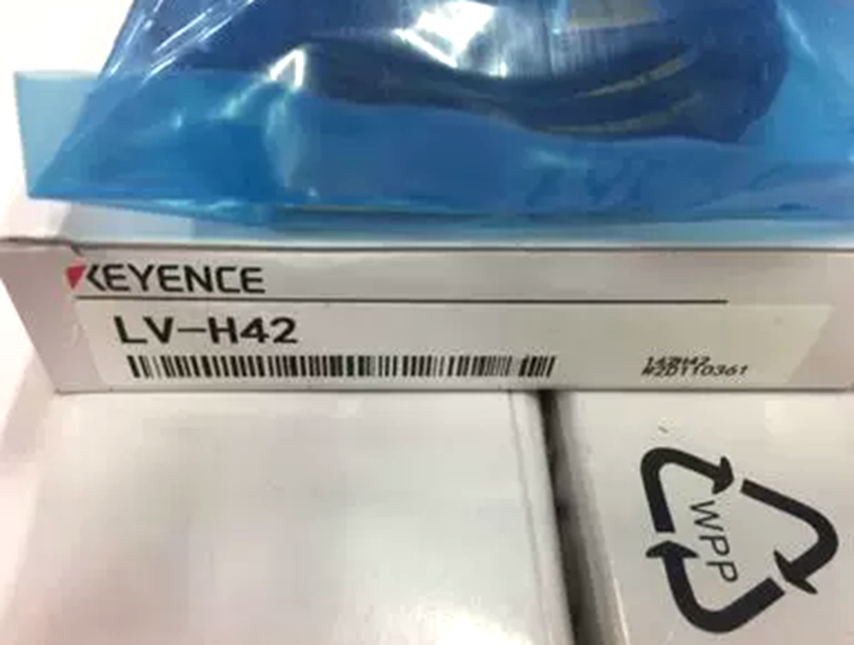 Reflective Laser Sensor Keyence LV-H42: Long Distance & Wide-Area Detection - KEYENCE