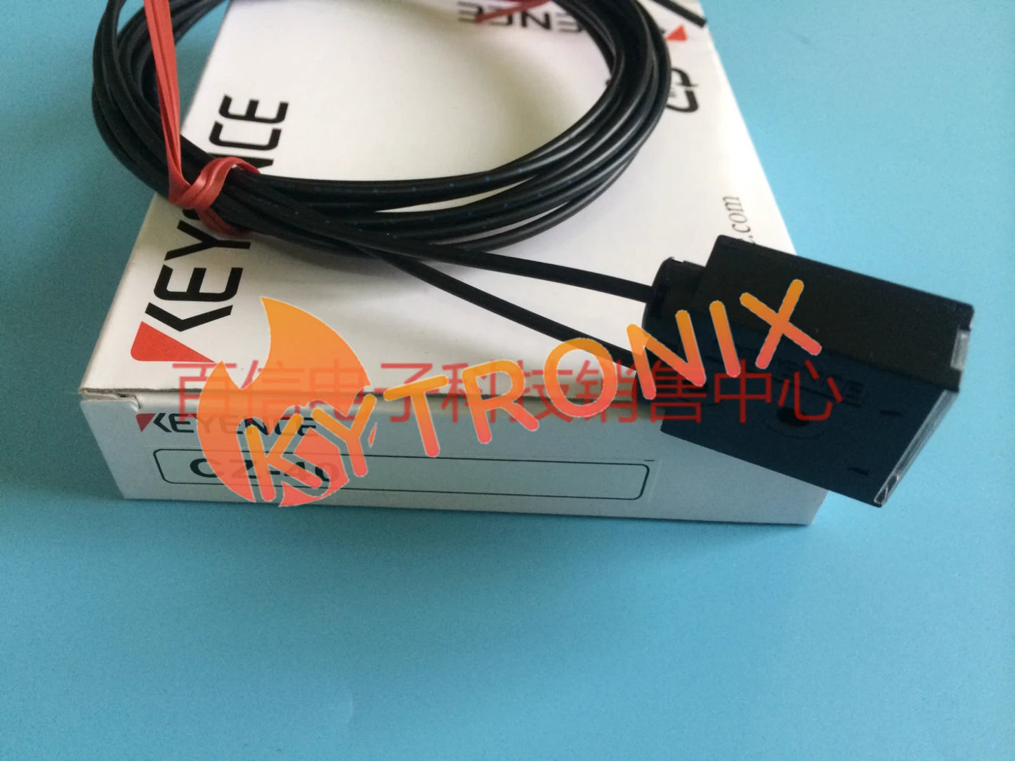 1Pcs KEYENCE CZ-40 Photoelectric switch sensor