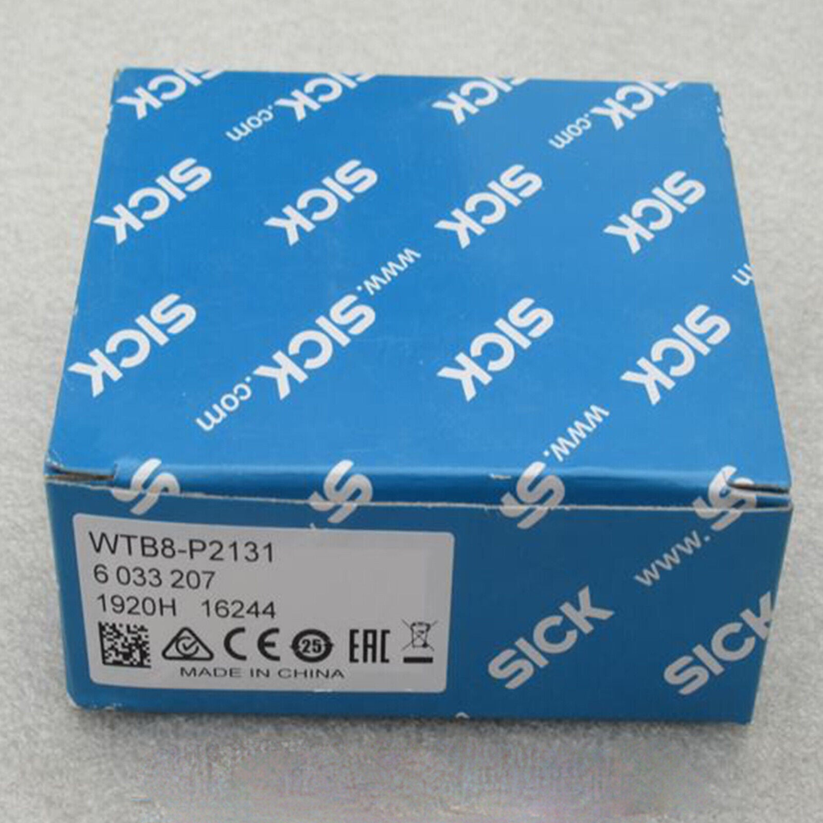 new 1 piece   sick WTB8-P2131 Proximity Sensor ship