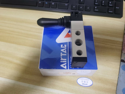 New 1PCS AirTAC 4HA230C-08 Hand Lever Valve - AIRTAC