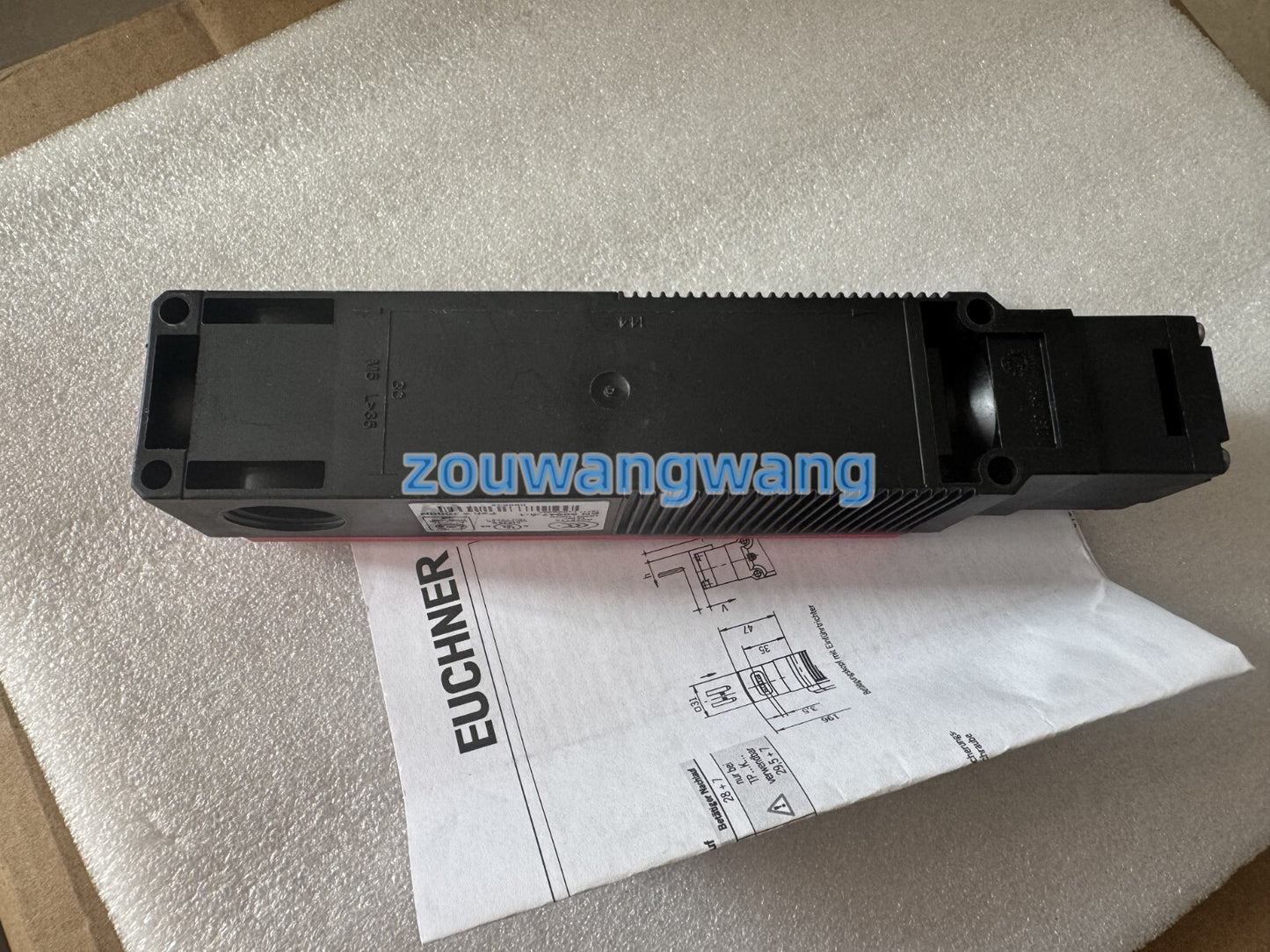 new 1pcs EUCHNER safety switches TP3-4121A024M