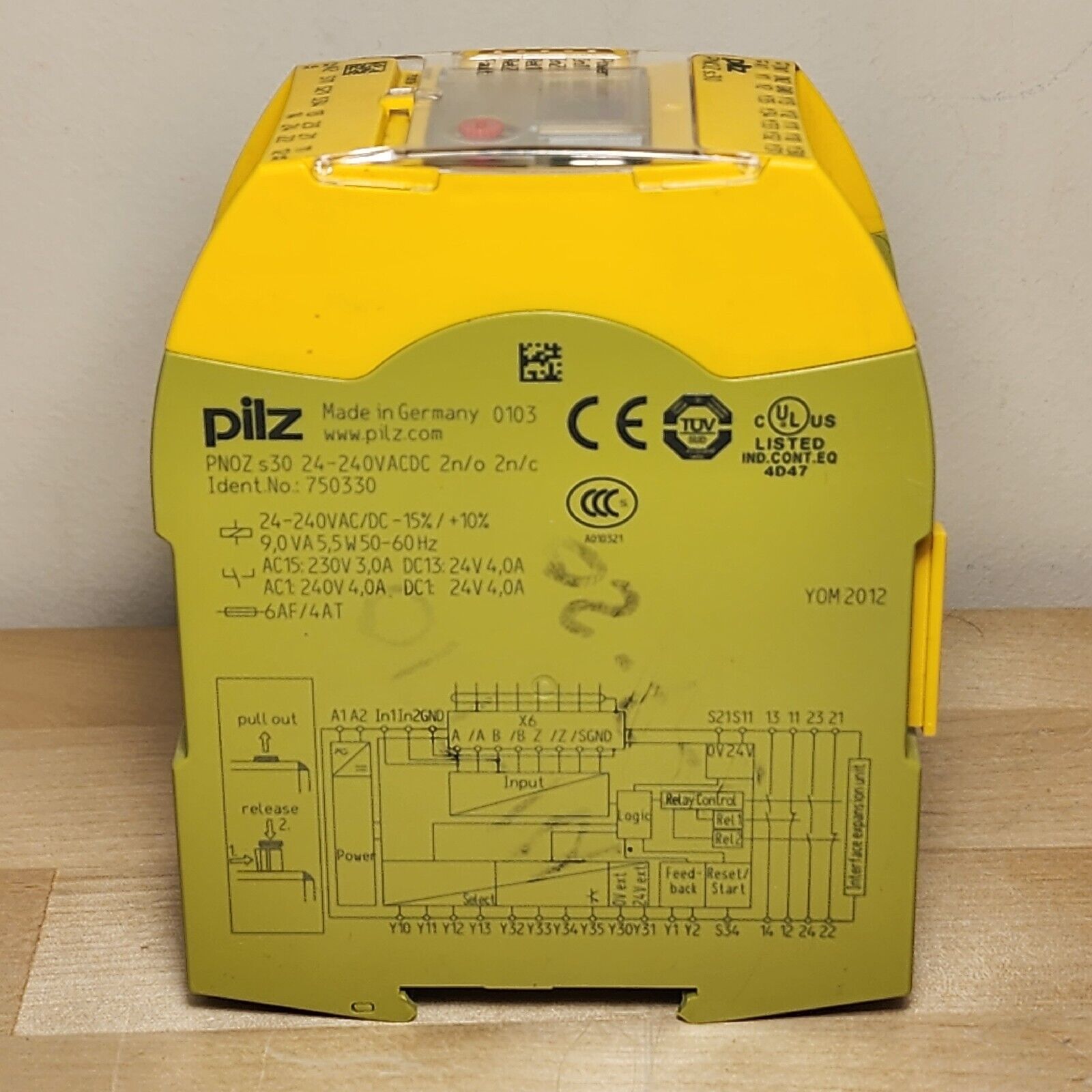 1PCS  Pilz 750330 PNOZ s30 Safety Relay, No Wire Terminals