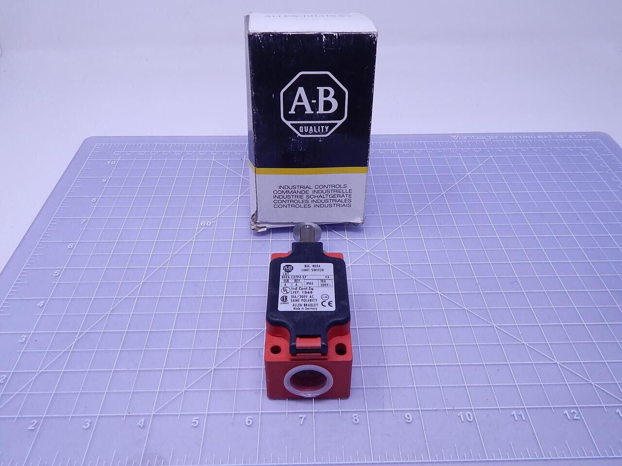 Allen Bradley Allen Bradley 802a-c27p4-s7 Limit Switch T114674 Limit Switch - ALLEN BRADLEY