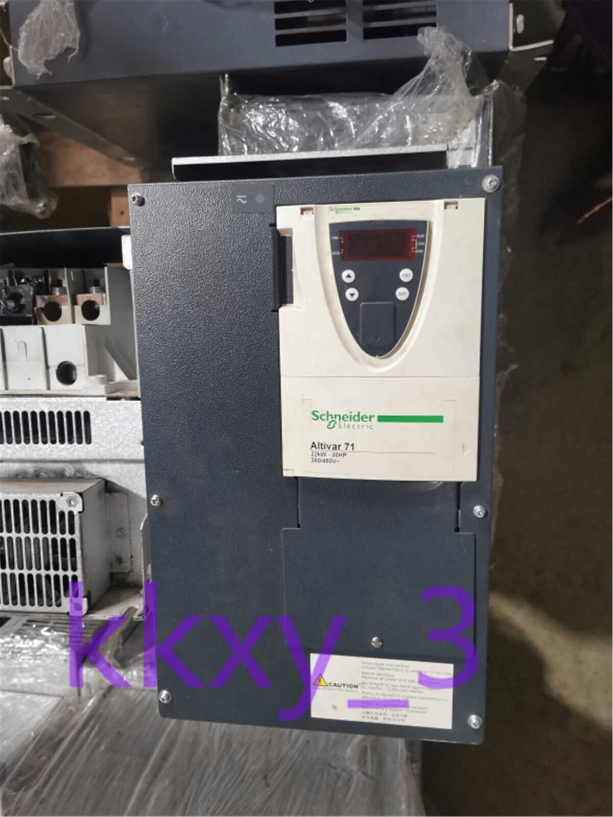 Used Item Schneider Inverter ATV71HD22N4Z - SCHNEIDER