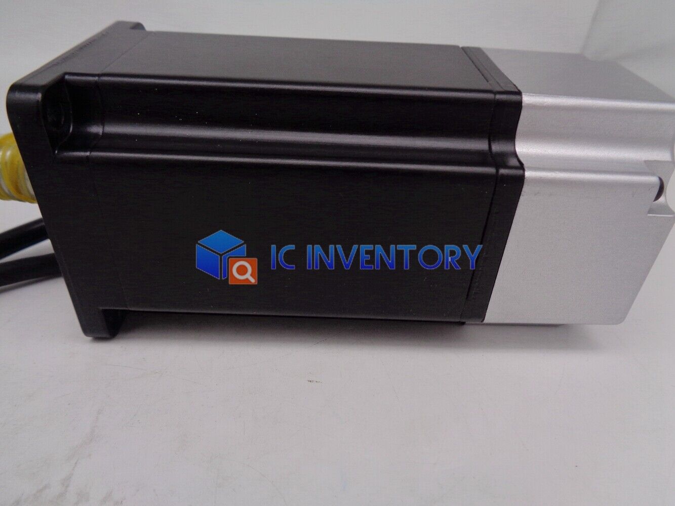 new 1PCS ones OMRON AC SERVO MOTOR R7M-A40030-S1 - OMRON