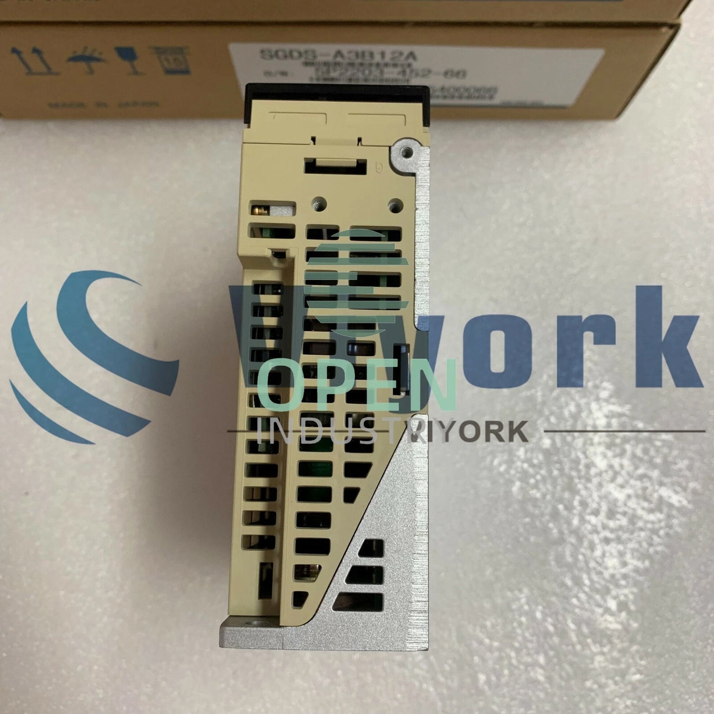 1PCS Yaskawa SGDS-A3B12A 1AMP 3PHASE 115VAC 30W