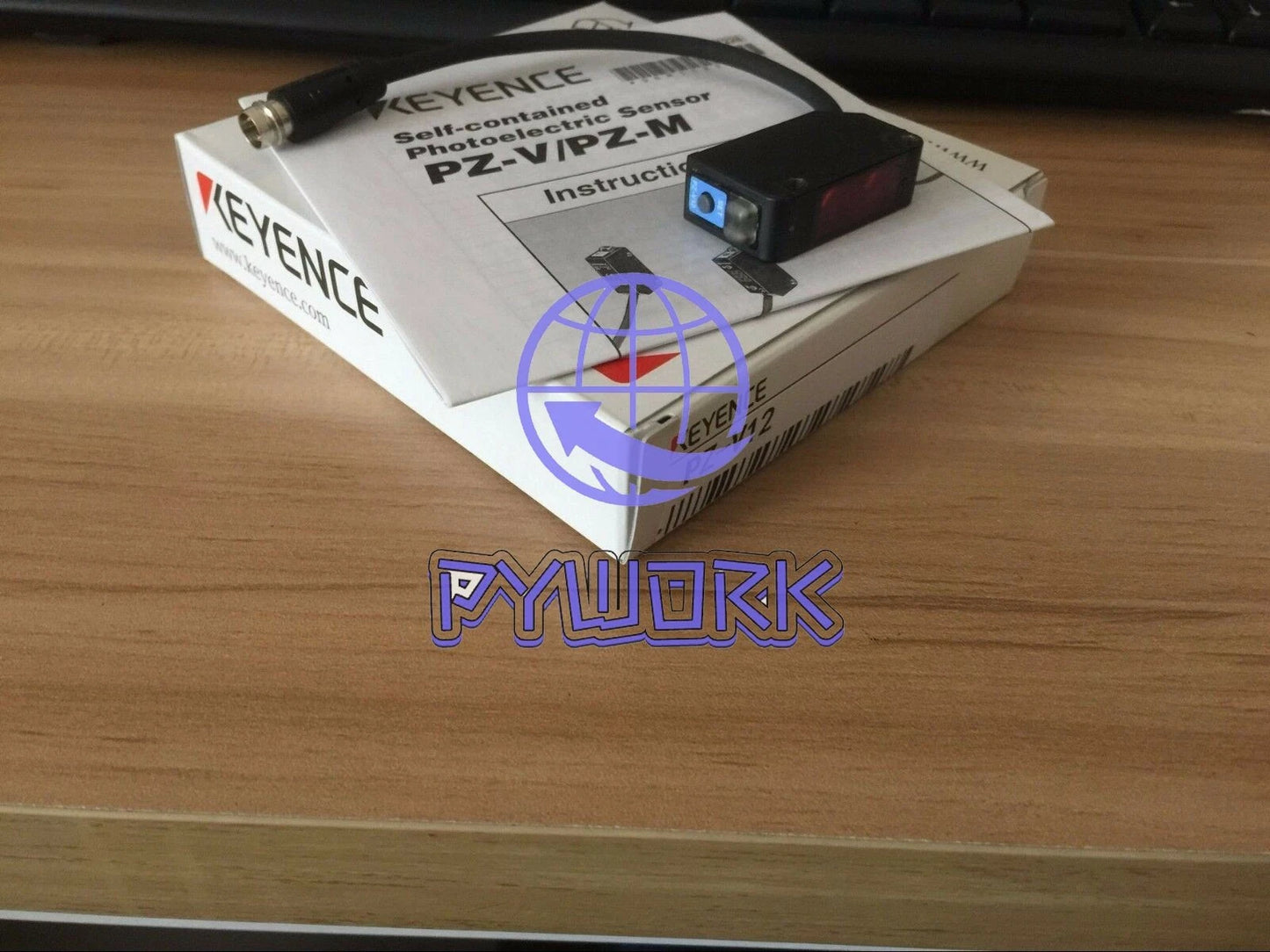 Keyence PZ-V12 Sensor in box