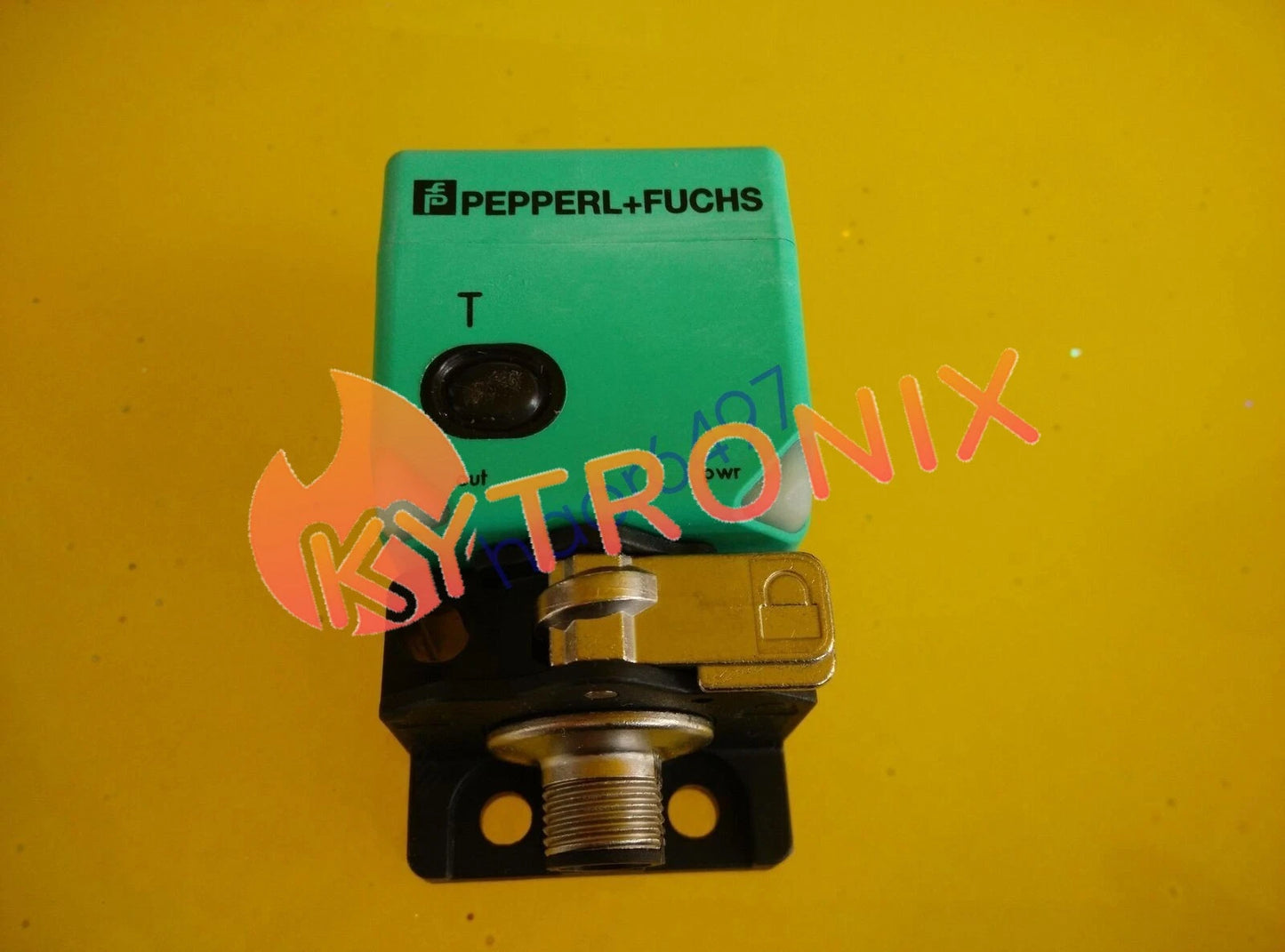 One For Pepperl+Fuchs UC2000-L2-I-V15 Sensor In Box Free Shipping