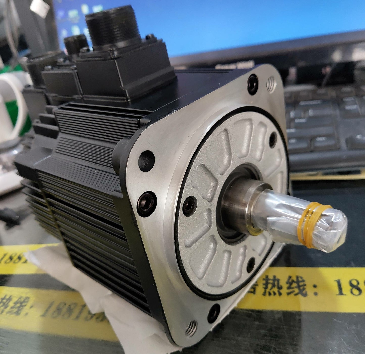 new 1PCS  Yaskawa SGMGH-05DCA6H-OY