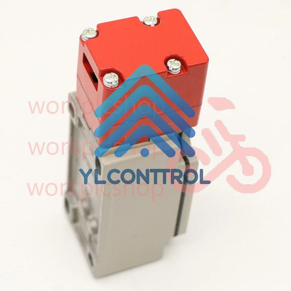 1PCS OMRON D4BS-15FS Safety Gate Switch D4BS15FS #US