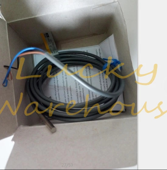 1PCS Omron E2E-CR8C1 E2ECR8C1 Proximity Sensor In Box - Free Shipping *TT