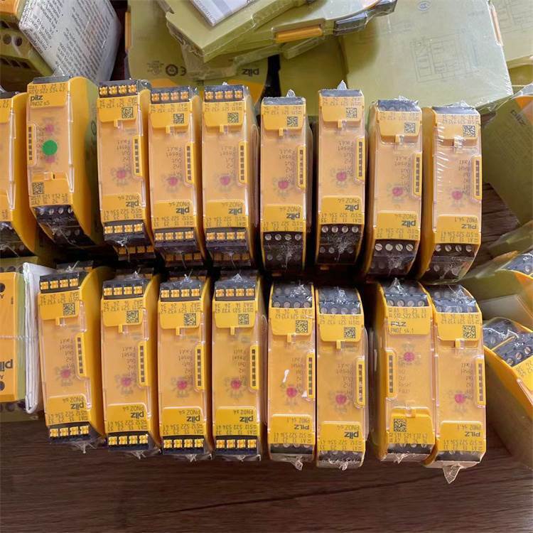 new 1pcs Pilz S4 Safety Relay PNOZ S4 751104 750104 750134 751102 751105 750105/135 - PILZ