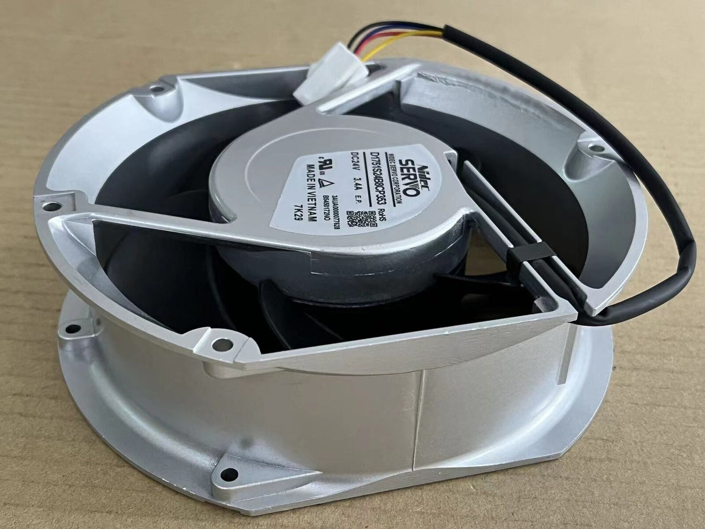 new 1PC SERVO D1751S24B8CP353 ACS880 frequency converter 1751 4-wire inverter fan