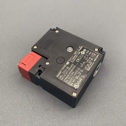 1PC Omron D4NL-2DFA-B4 PLC Safety Switch Lock Door Free Shipping