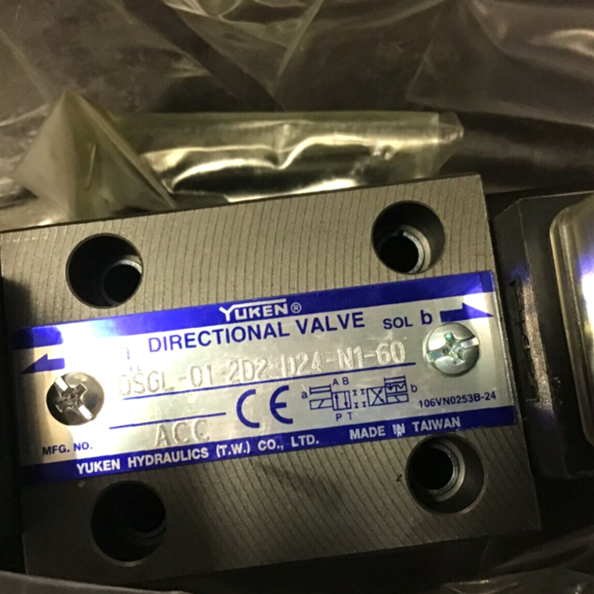 YUKEN DSGL-01-2D2-D24-N1-60 Solenoid Valve, 1-60 PSI, -40-140℉ - YUKEN