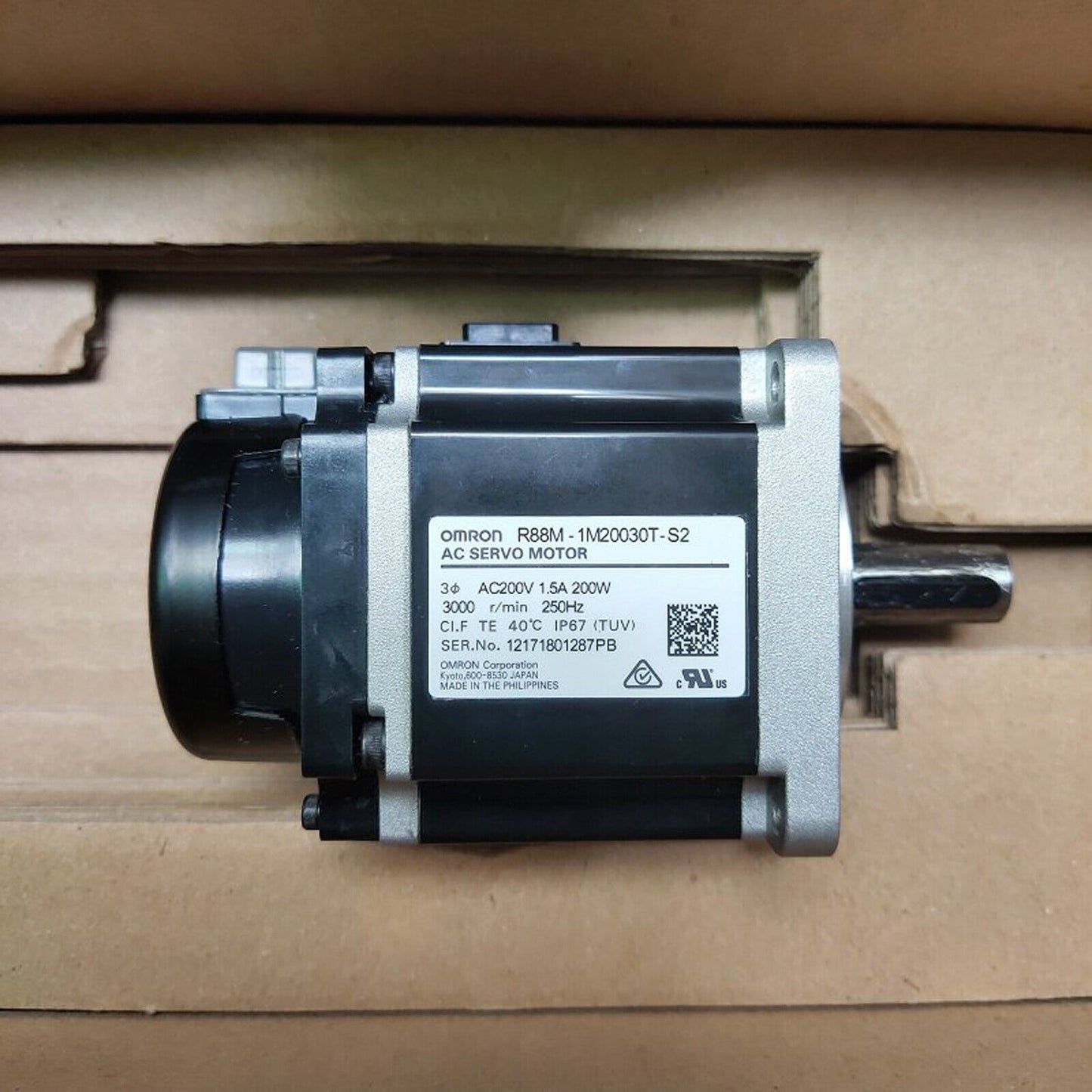 Omron R88M-1M20030T-S2 Servo Motor tested good - OMRON