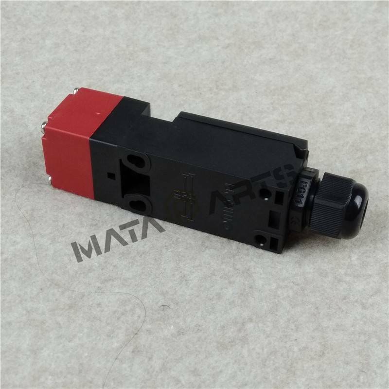 Omron D4NS-2CF Safety Door Switch - OMRON