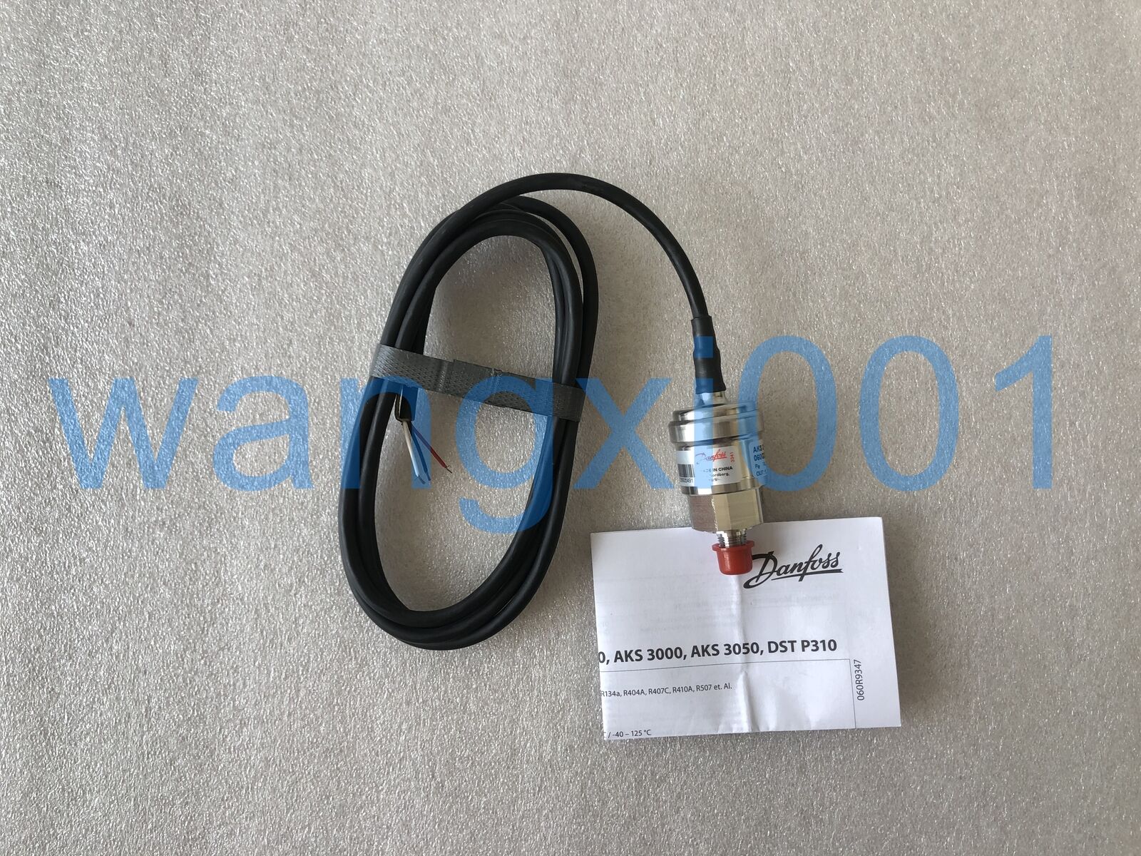 new 1PCS  Danfoss Pressure sensor AKS32 060G2030   Fast delivery Danfoss