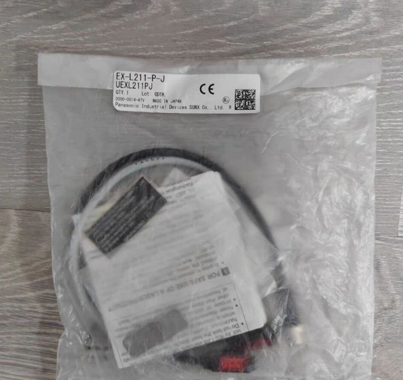 Panasonic EX-L211-P-J Ultra-Compact Laser Sensor, 1m Range, PNP Output