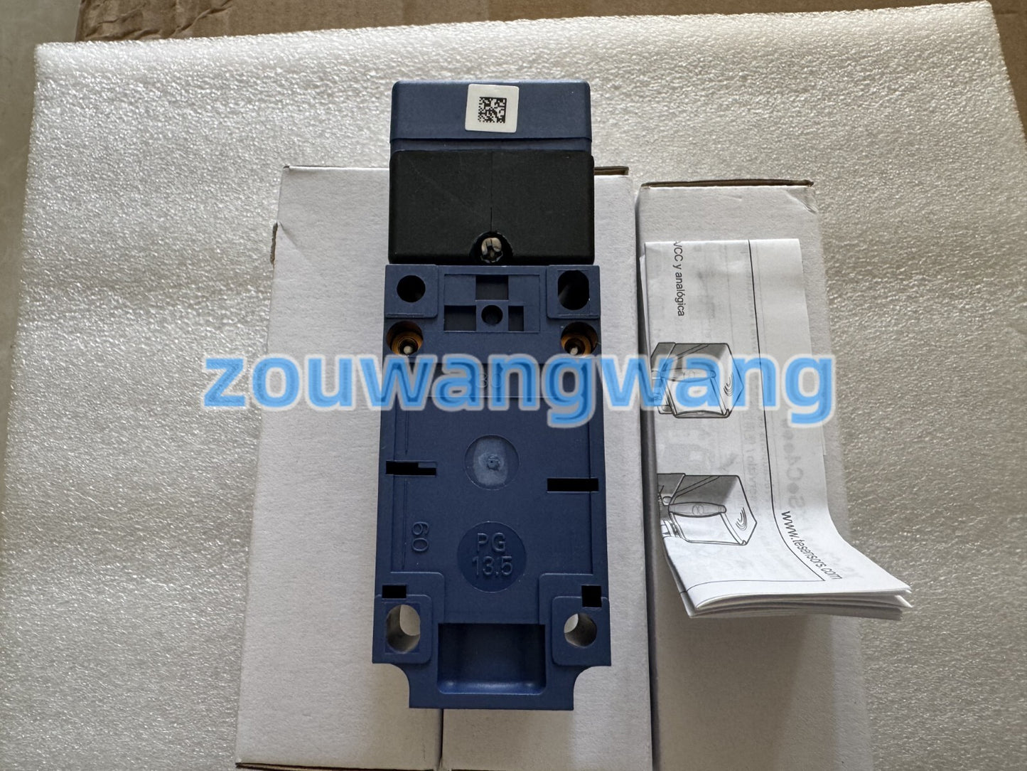 new 1PCS Schneider XS7C4A1DPG13 Proximity switch sensor
