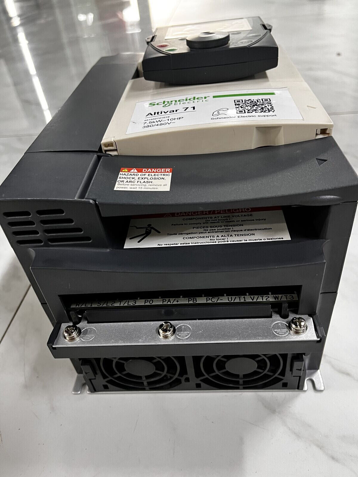 new 1 PC Schneider Inverter ATV71HU75N4Z 7.5KW 380V - SCHNEIDER