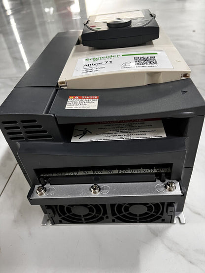 new 1 PC Schneider Inverter ATV71HU75N4Z 7.5KW 380V - SCHNEIDER