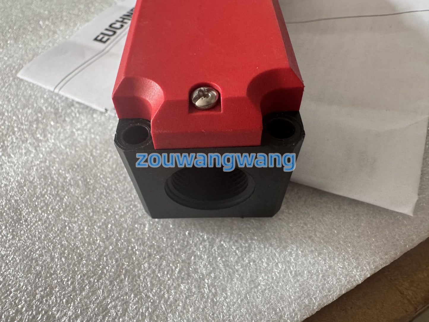 new 1pcs EUCHNER safety switches TP3-4121A024M