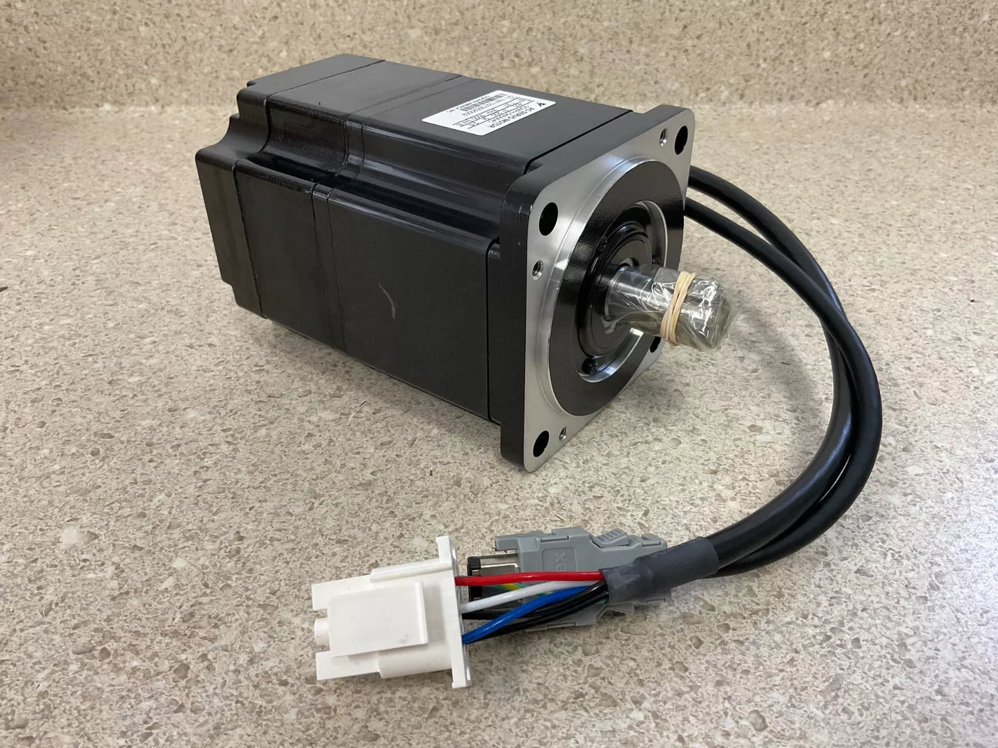 Yaskawa SGMPH-04AAA4C AC Servo Motor New - YASKAWA