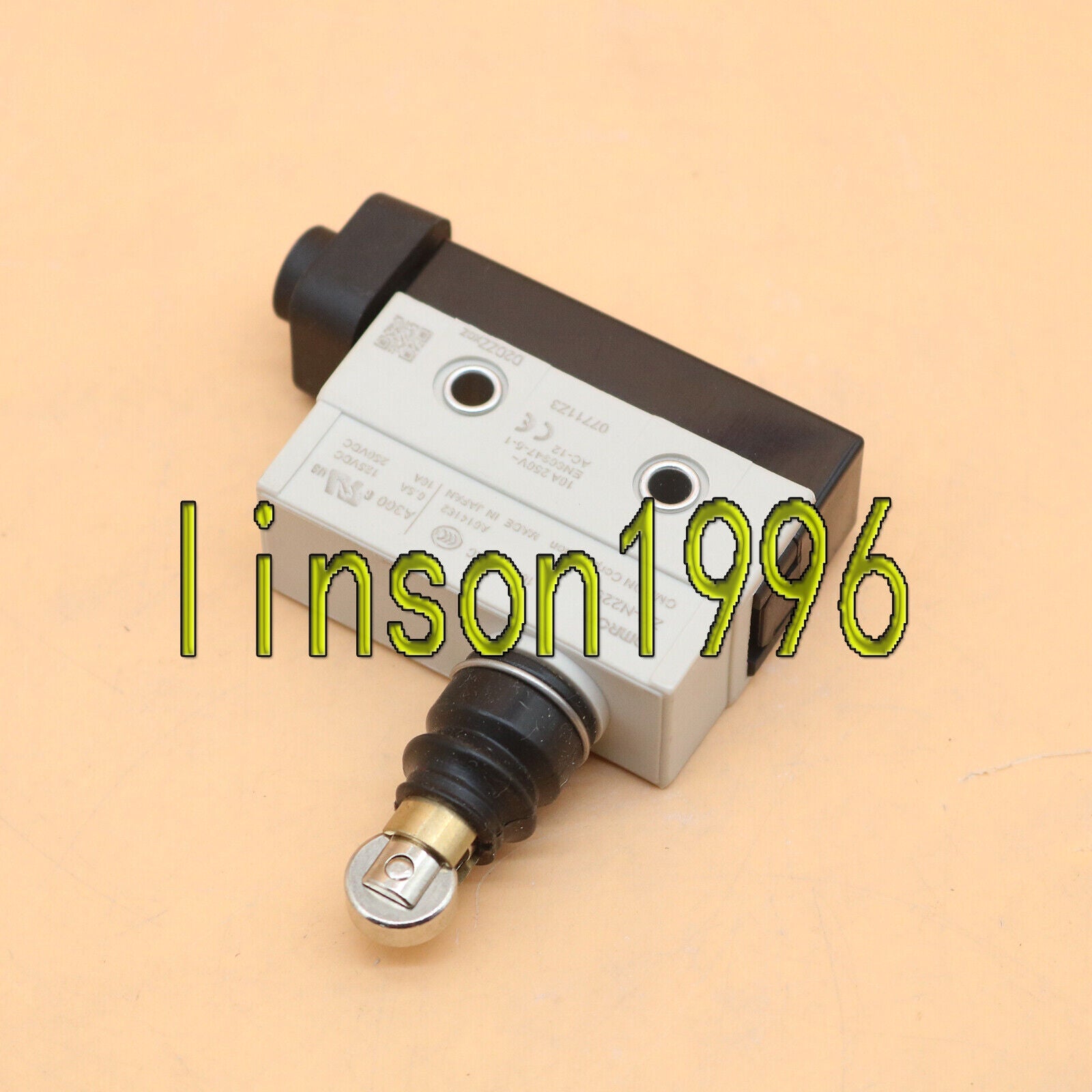Omron ONE Enclosed Limit Switch ZC-N2255 Sealed Roller Plunger - OMRON