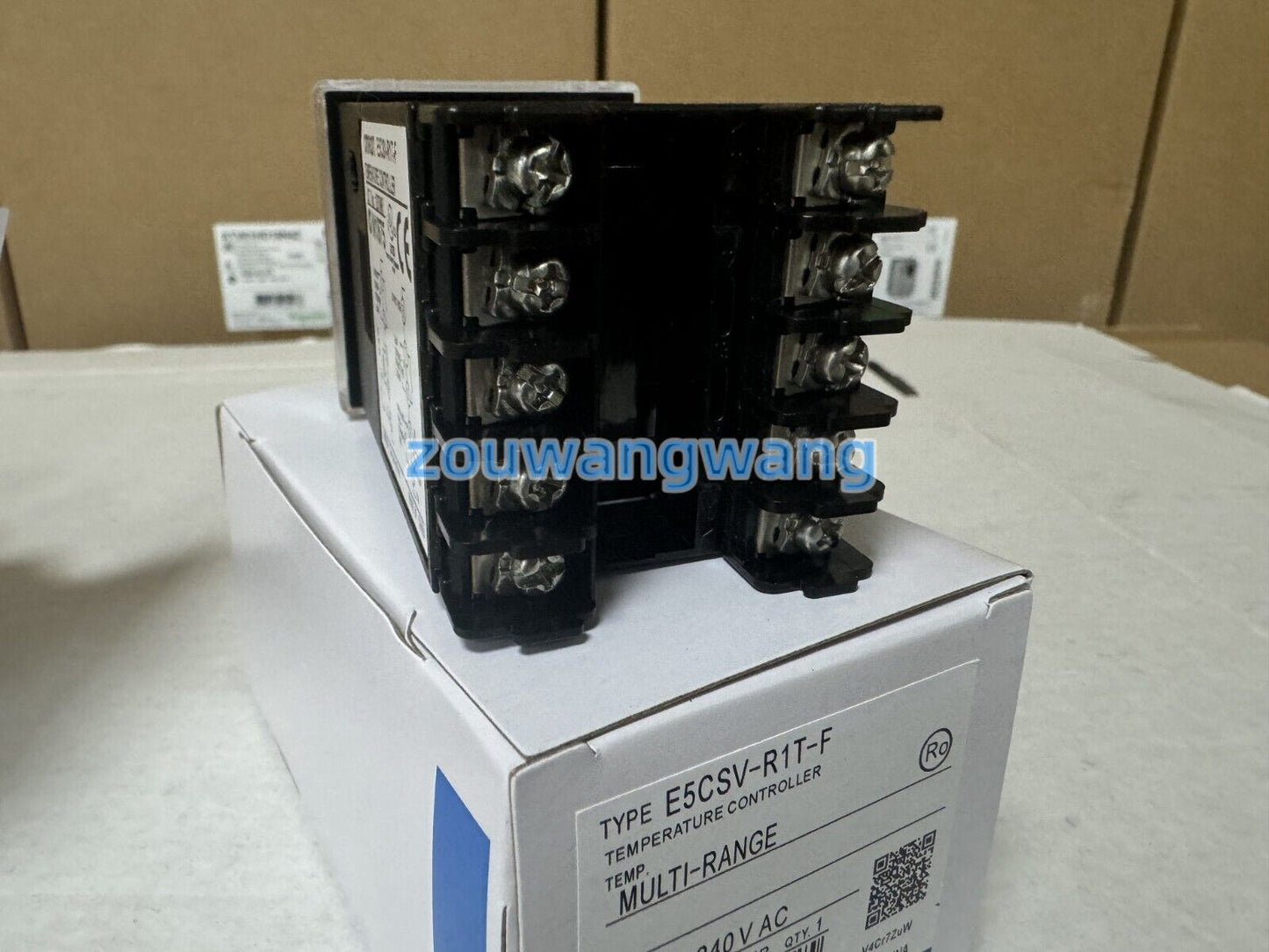 new In Box Omron E5CSV-R1T-F E5CSVR1TF Temperature Controller - OMRON