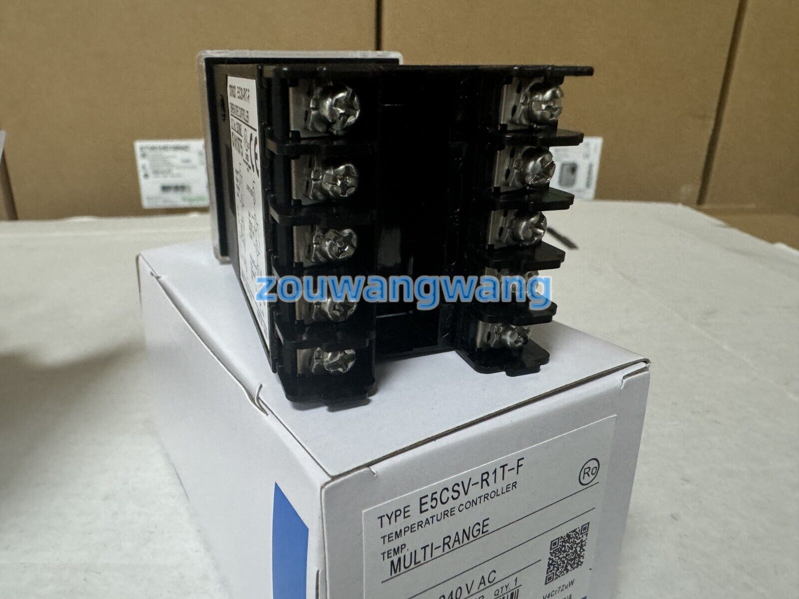 new In Box Omron E5CSV-R1T-F E5CSVR1TF Temperature Controller - OMRON