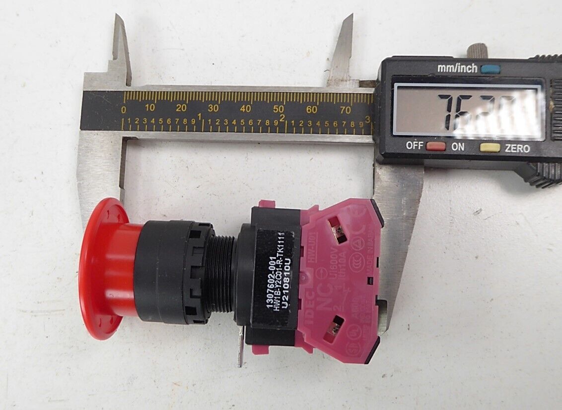 IDEC 1307602-001 Red Push-Pull Switch - IDEC