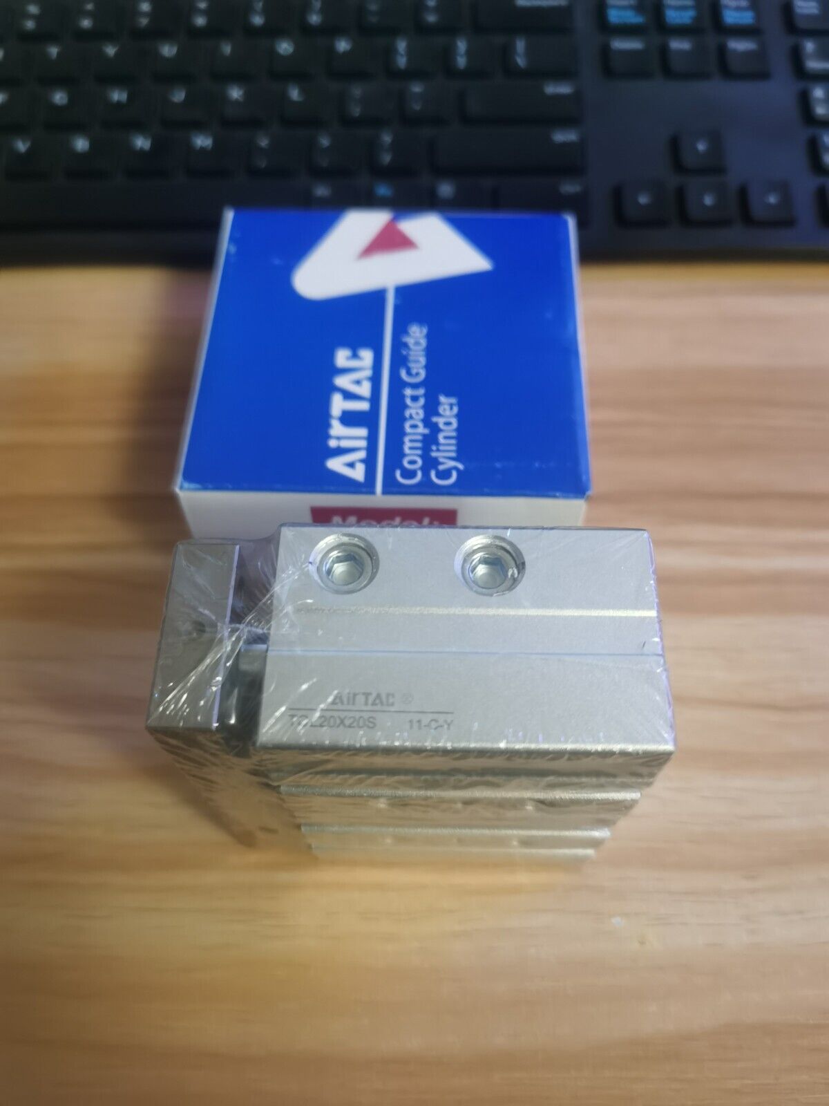 new 1PCS  AirTAC TCL20X20S  Cylinder