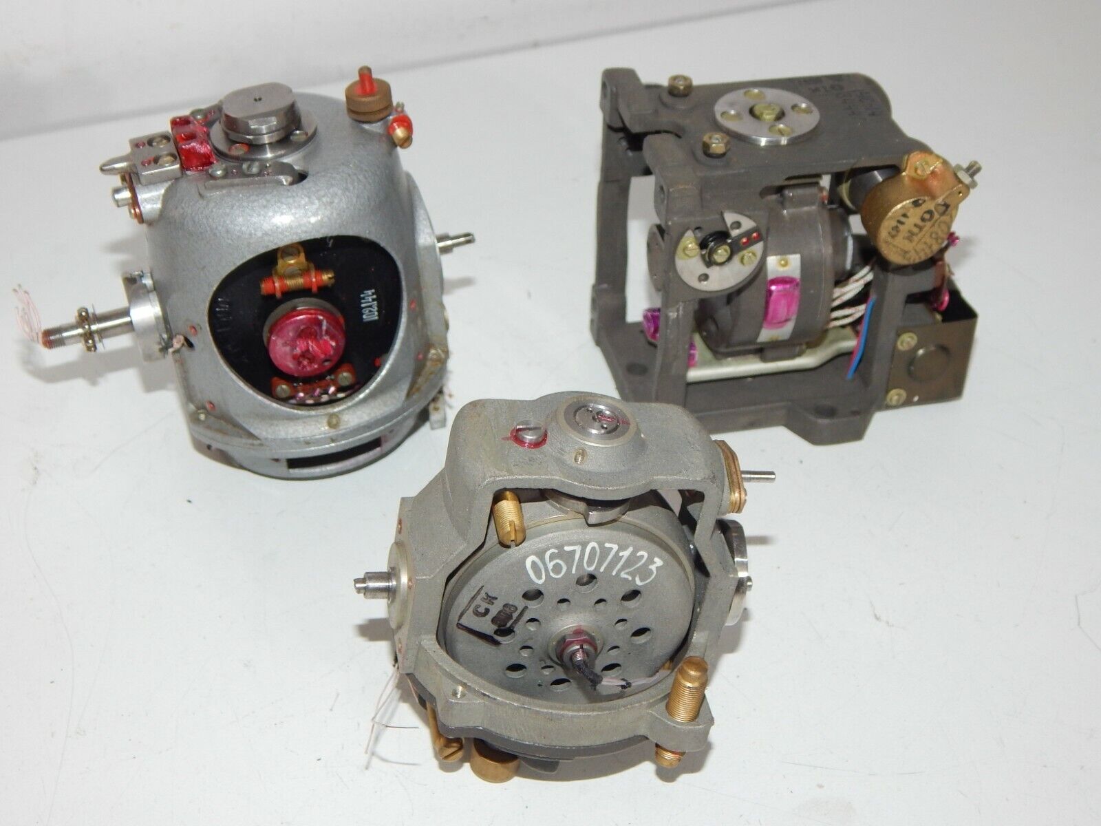 Used Gyroscope from Aircraft - Precision Rotation Sensor - AIRCRAFTPRECISION.COM